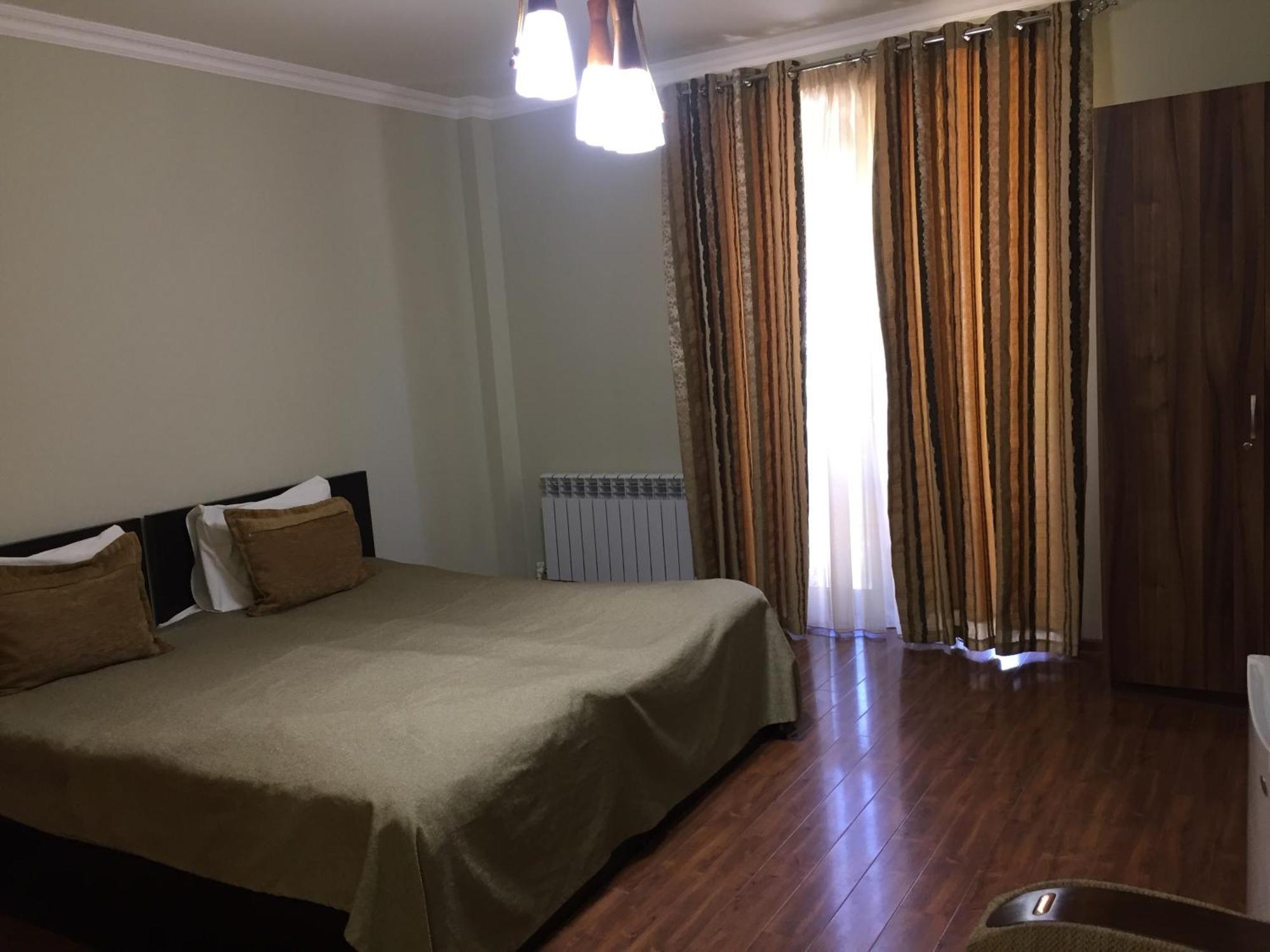 Hotel Central Dzjermoek Buitenkant foto
