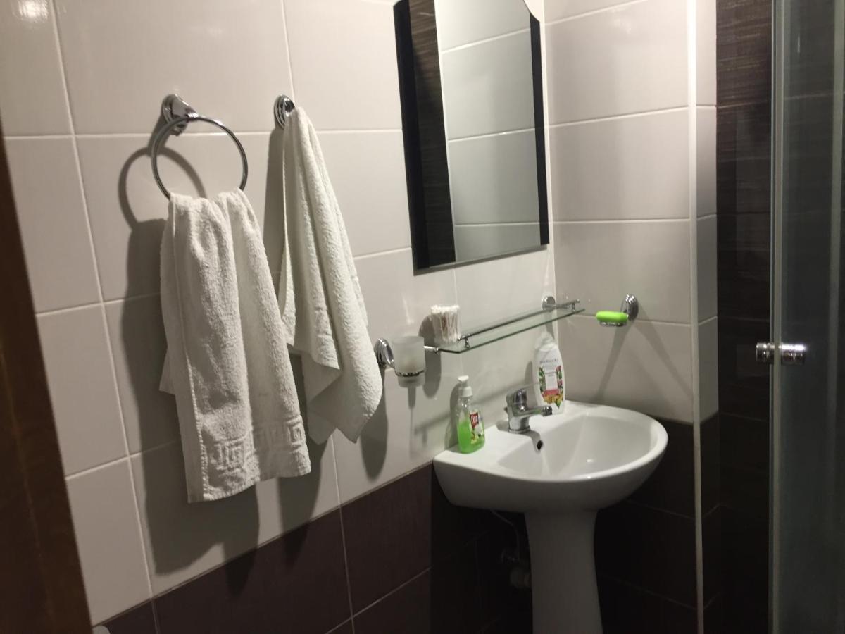Hotel Central Dzjermoek Buitenkant foto